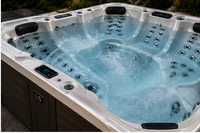 LYS7000 Luxury 240V 7 Person Spa